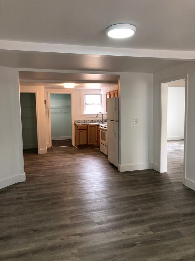 Building Photo - 55 Main St