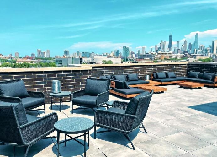 Foto principal - 880 N Milwaukee Ave