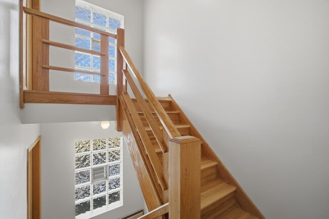 Foto del edificio - 8645 W Summerdale Ave