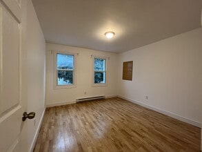 Building Photo - 241 Carillon St