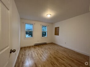 Building Photo - 241 Carillon St