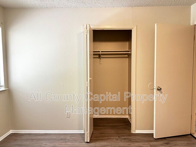 Foto del edificio - 1102 Hickory Grove Dr