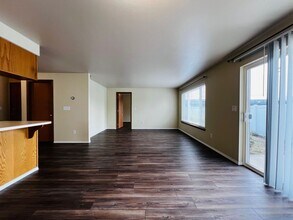 Building Photo - 100 Plum Ln