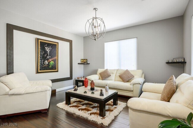 Foto del edificio - 2589 Chateau Clermont St