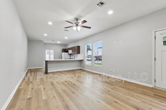 Photo - 3701 Derbigny St House