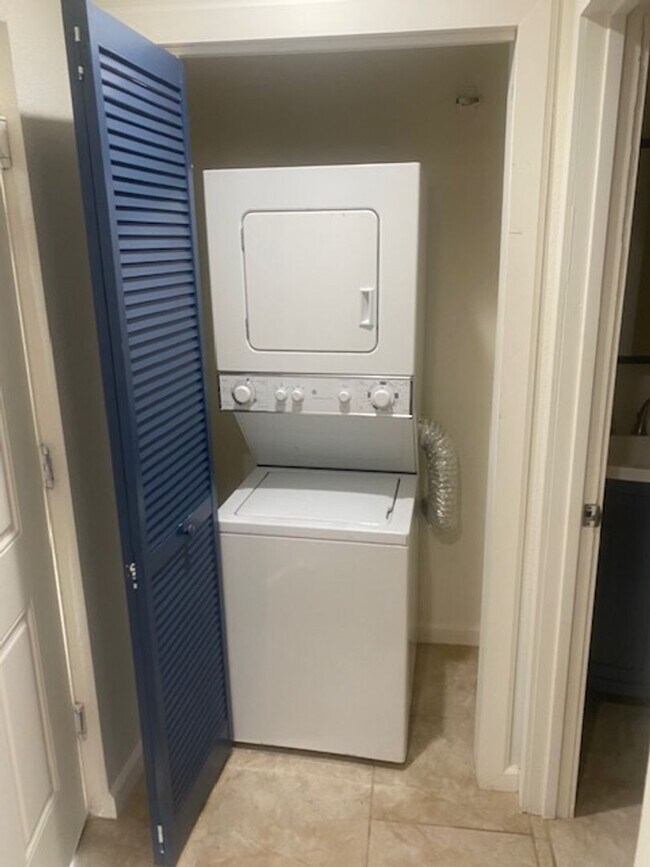 Foto del edificio - 9903 Ridge Rd