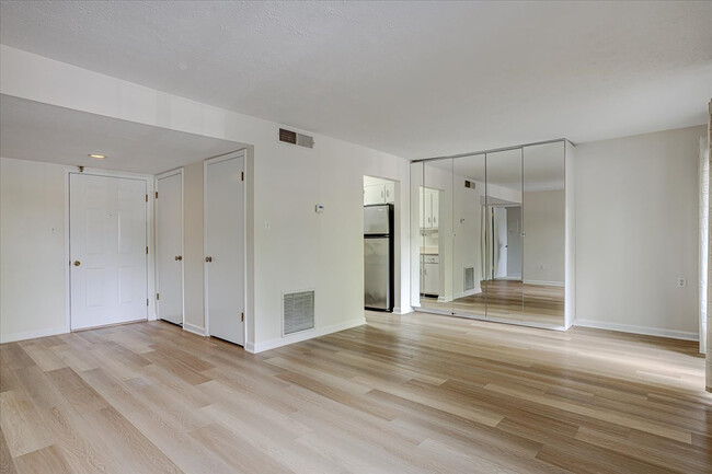 Foto del edificio - 475 Mount Vernon Hwy NE