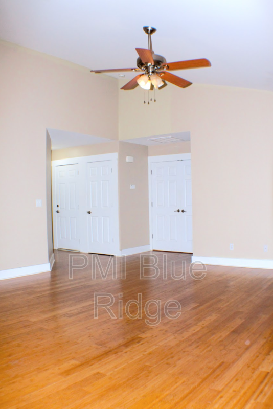 Foto del edificio - 160 Lumber River Rd