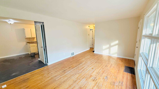 Building Photo - 3350 E 55th St