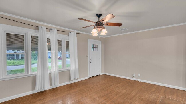 Building Photo - Brookside 3 Bedroom Gem! Available for imm...