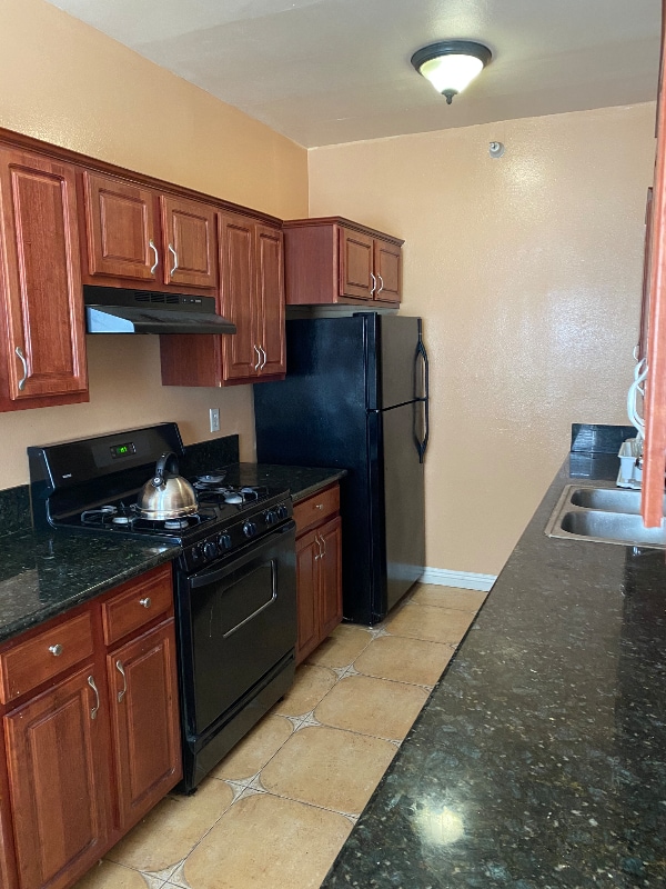 Building Photo - 445 S Central Ave