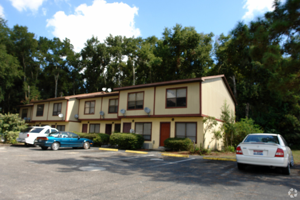 Building Photo - Southern Pines Apartments