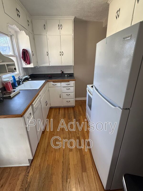 Building Photo - 1124 SW Collins Ave