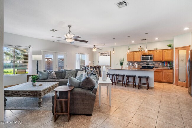 Building Photo - 2917 E Campo Bello Dr