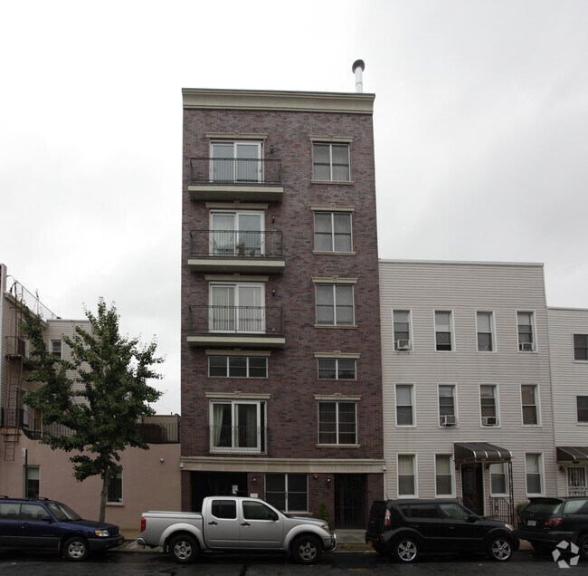 Building Photo - 181 Withers St