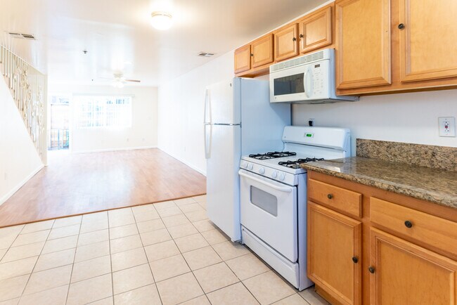 Foto del edificio - 1315 N Hobart Blvd