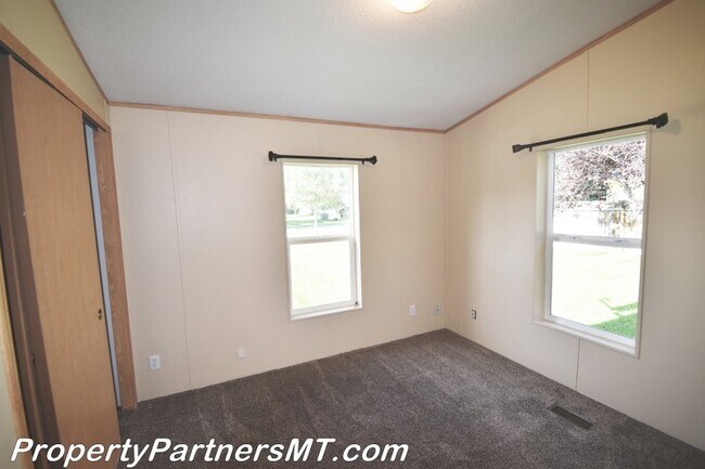 Building Photo - 3 Bed 2 Bath - Updated modular house!