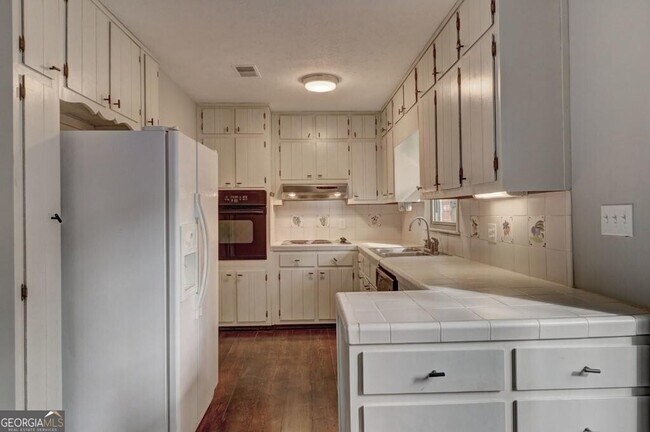 Building Photo - 5532 Four Winds Dr SW