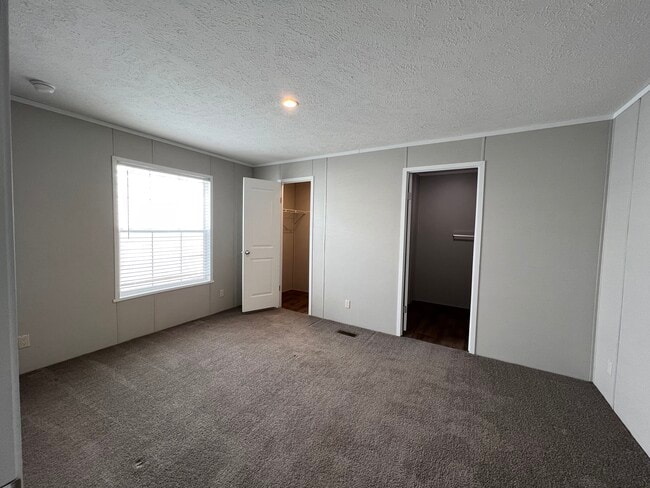 Building Photo - 2329 Catalpa St