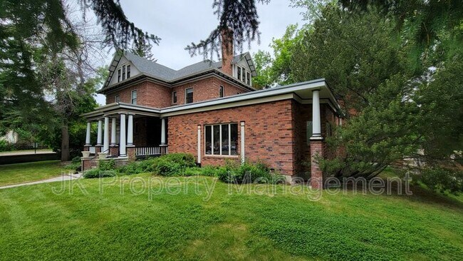 Building Photo - 425 3rd Ave N