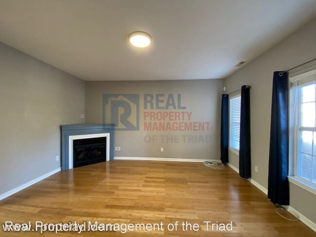 Building Photo - 2 br, 2.5 bath House - 1248 Burton Ave