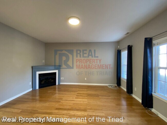 Foto del edificio - 2 br, 2.5 bath House - 1248 Burton Ave