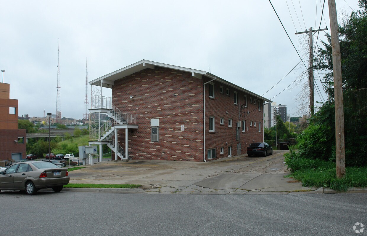 Building Photo - 3027 Chicago Cir