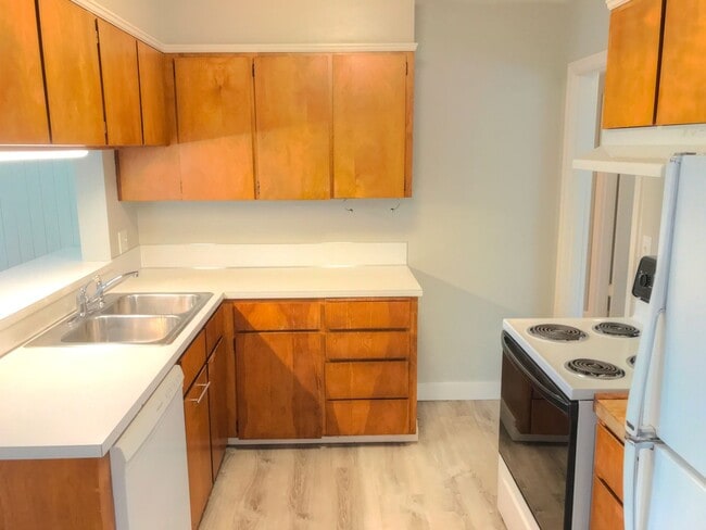 Building Photo - Adorable Hazelwood Bungalow on Secluded Road with Detached Garage, Expansive Basement and Yard