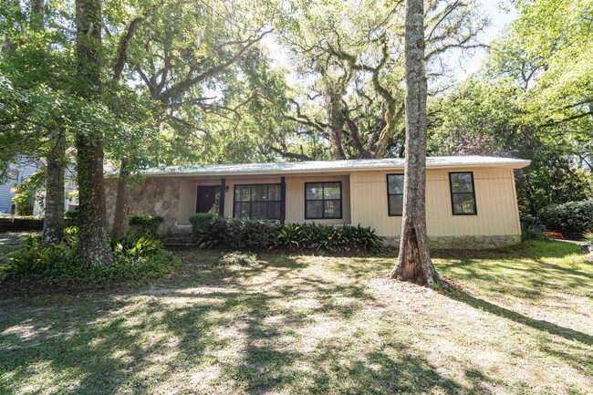 Building Photo - 913 Blackwood Ave