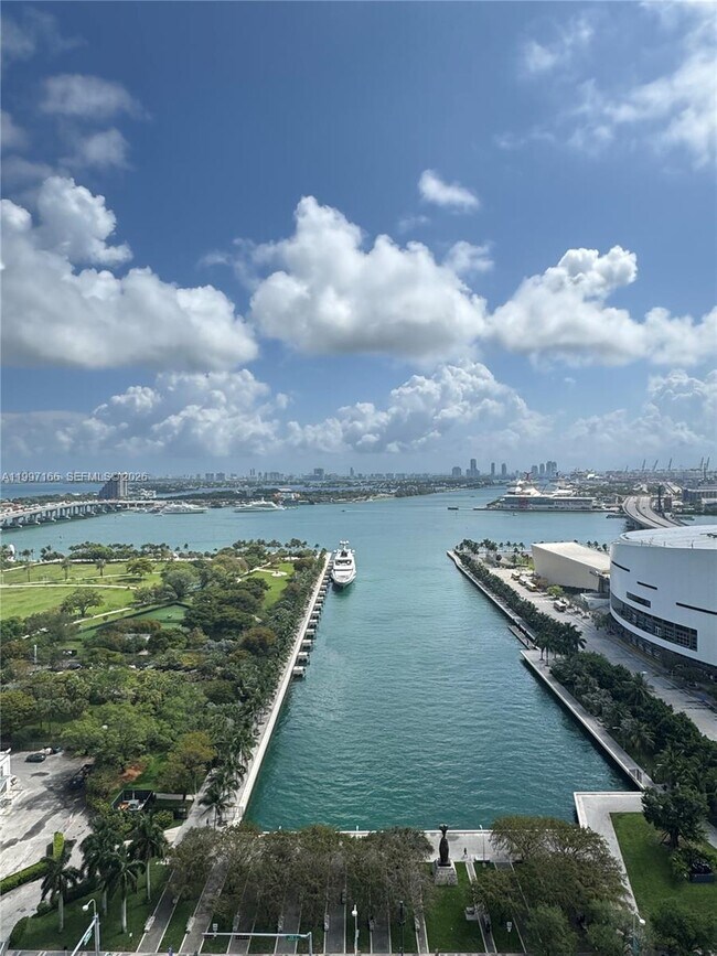Foto del edificio - 888 Biscayne Blvd