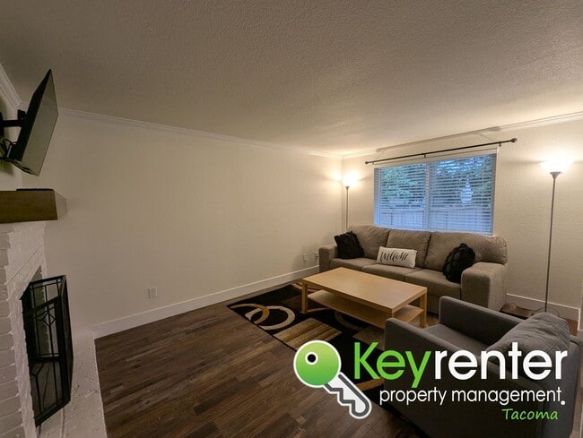 Building Photo - Fully Furnished Modern Puyallup Duplex in Prime Location