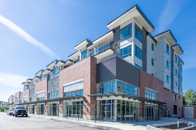 Building Photo - Mercato Plaza