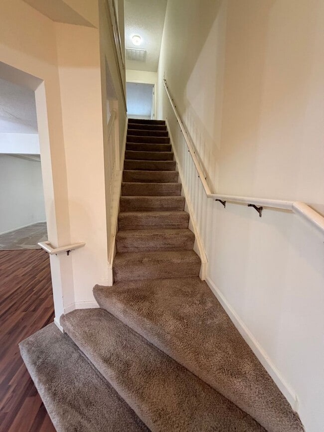 Building Photo - 606 Windbrook Cir