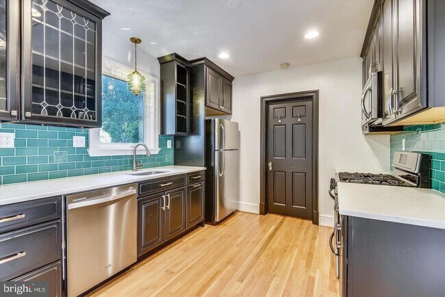 Foto del edificio - 400 Meadow Ln