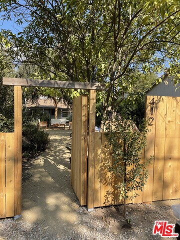 Building Photo - 412 Drown Ave