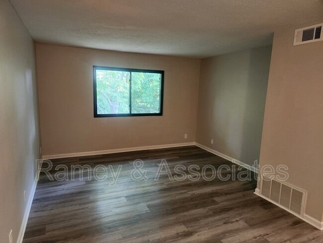 Building Photo - 7050 Wildwood Cir