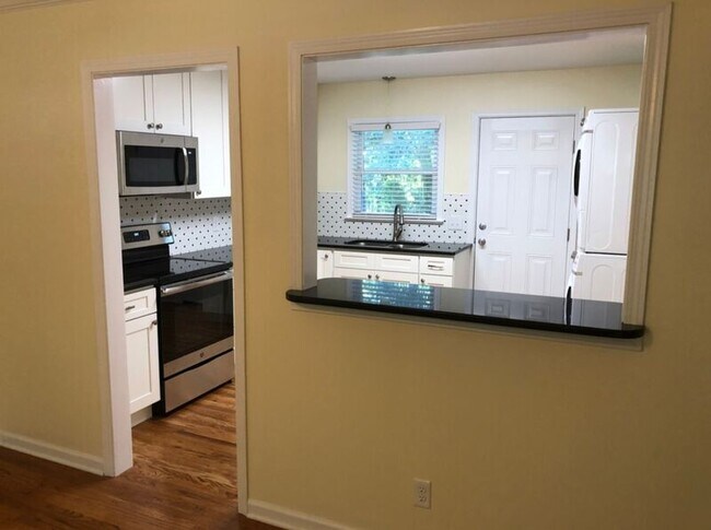 Foto del edificio - 107 Strode Cir