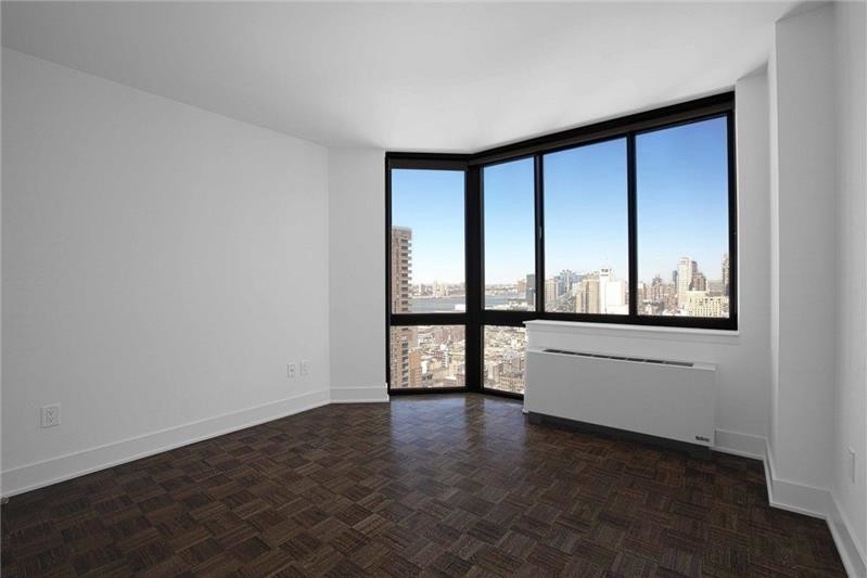Foto principal - 420 W 42nd St