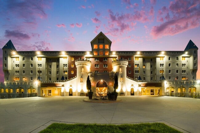 Building Photo - The Grand Castle Apartment Homes