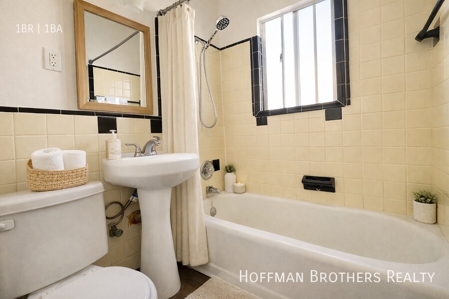 Foto del edificio - 518 1/2 N Heliotrope Dr-518 1/2