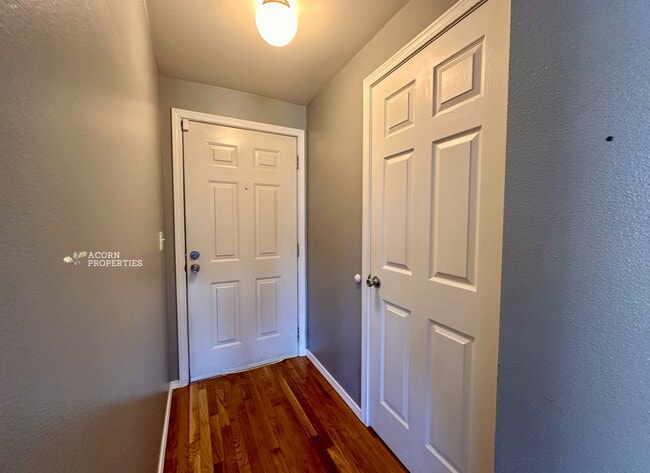 Building Photo - 537 NE Ellis Way