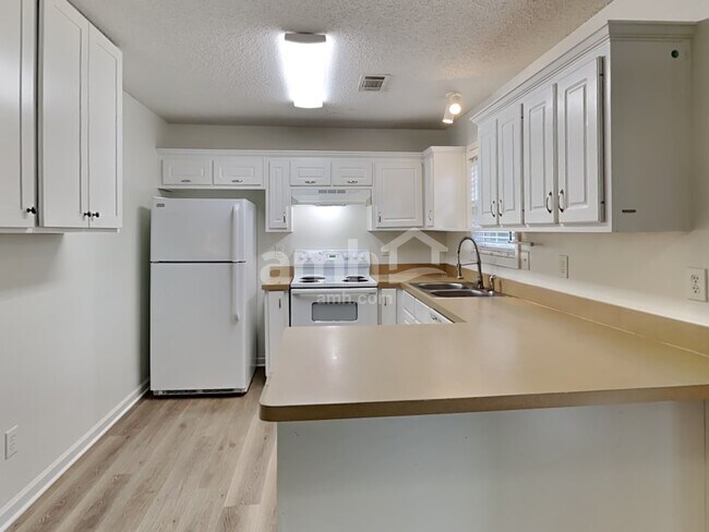 Foto del edificio - 412 Lokeys Ridge Rd