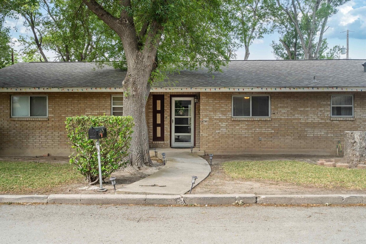 Primary Photo - 105 Delmar Ln