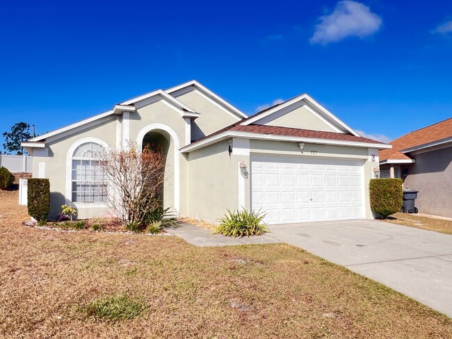 Building Photo - 3Bdrm 2Bath Pool Home -- Gated Community -...