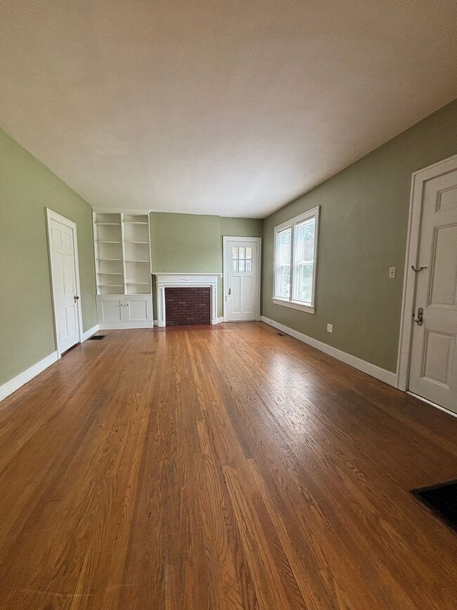 Building Photo - 104 Fairway Dr