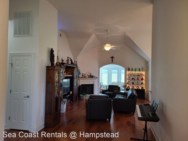 Building Photo - 3 br, 2 bath House - 689 Castle Bay Drive