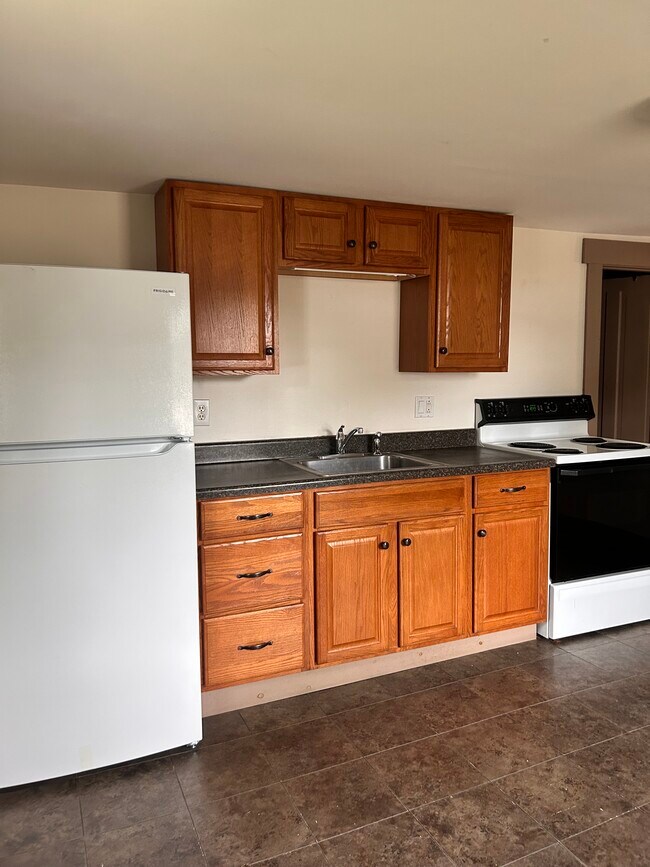 Kitchen - 107 Lee Rd