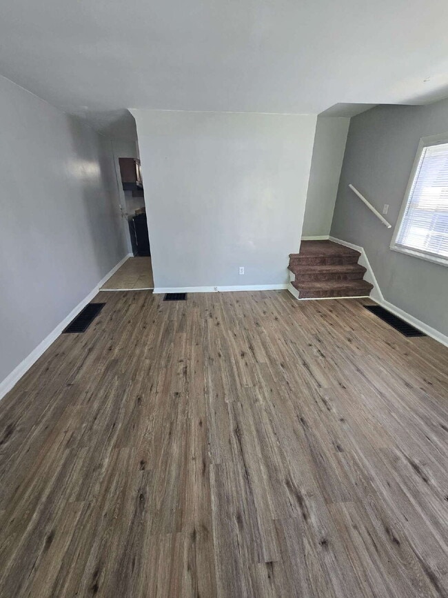 Building Photo - 452 S Napoleon Ave