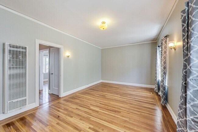 Foto del edificio - 6048 Monroe Ave