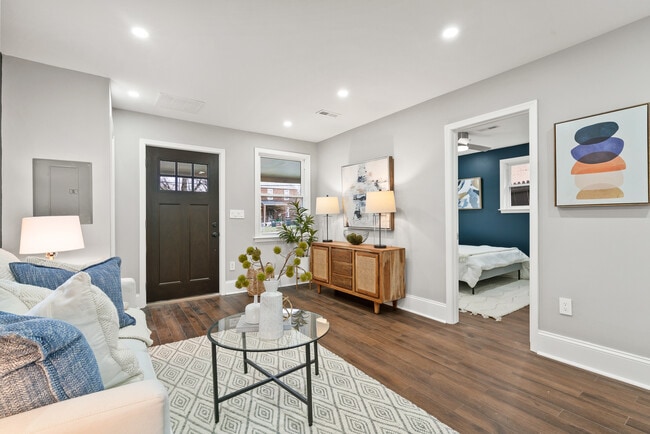 Living room - 612 44th St NE House
